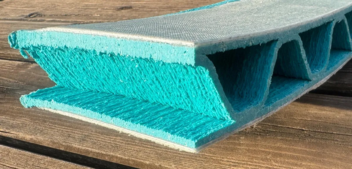 End of a CoreLight3D® element laminated in fibreglass: printed corrugated core between two glass skins