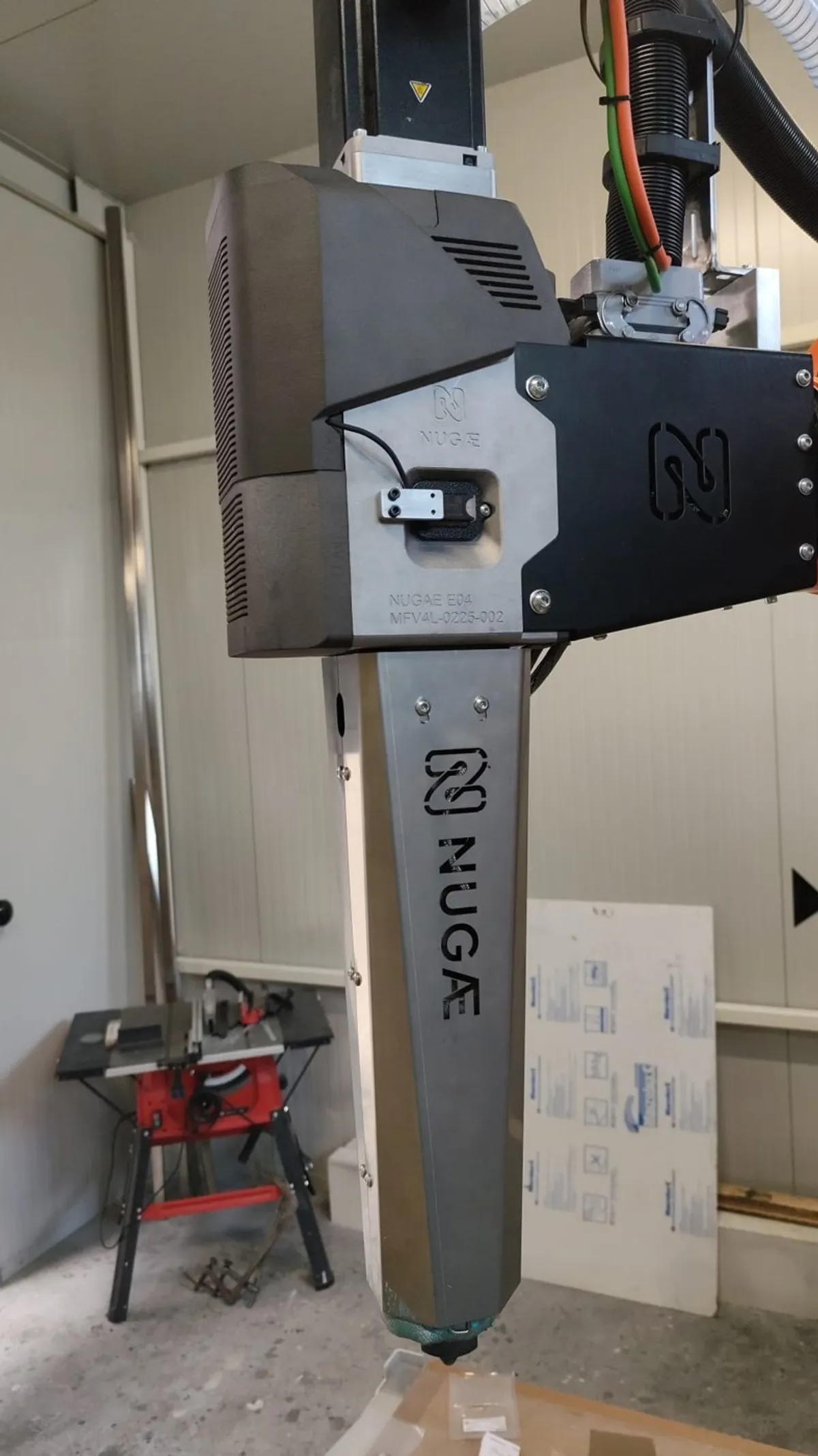 The patented NUGAE extruder mounted on the robot